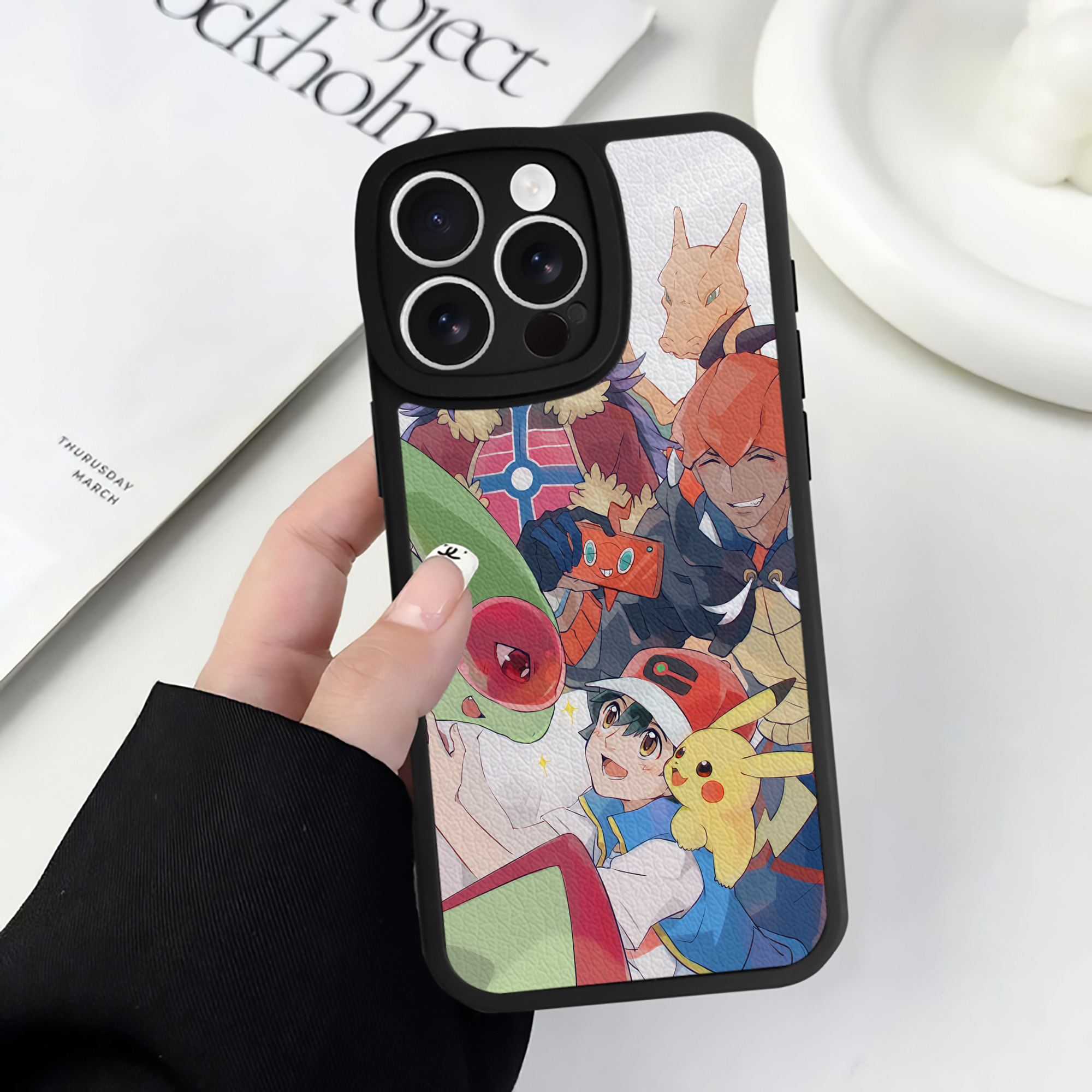 （画像用） ポケットモンスター Pokémon 【iPhone 16シリーズ対応】シリコンスマホケース（レザー調） 材質：シリコン